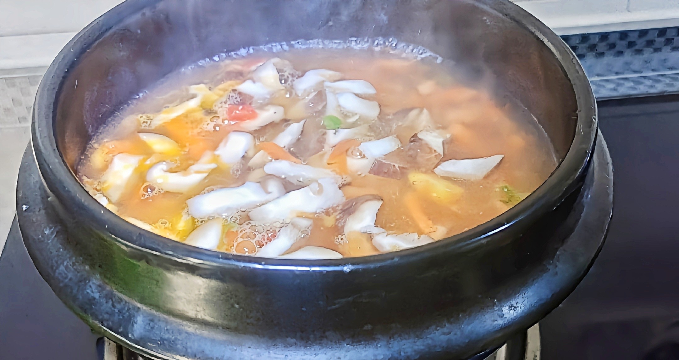 冬季最爱的暖身暖胃餐~砂锅剪刀面怎么做